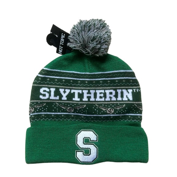 NWT HARRY POTTER SLYTHERIN POM POM BEANIE FROM HOT TOPIC - Picture 1 of 4